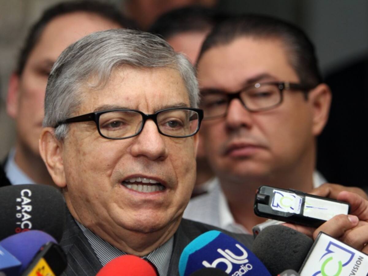 Gaviria arremete contra "candidatos apoyados por la chequera del vicepresidente"