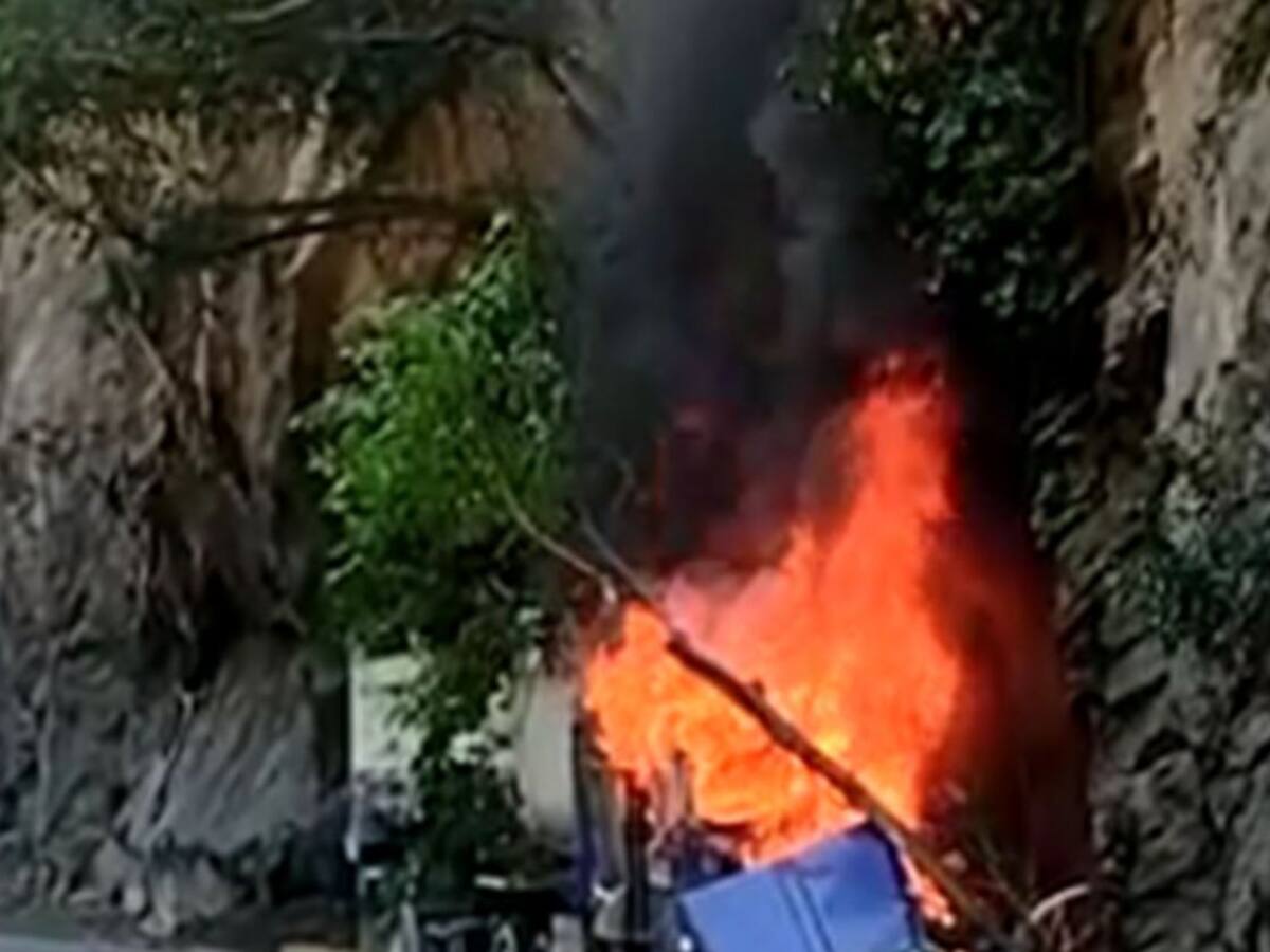 Un tractocamión resultó incinerado en la vía Bogotá – Girardot