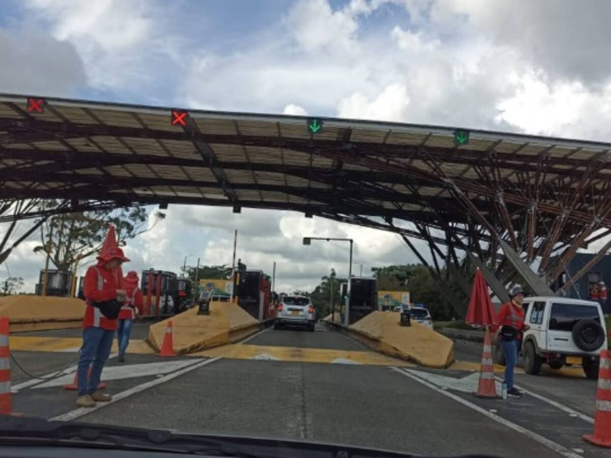 ¿Cuál es la solicitud de Fenalco Quindío en peajes por contingencia de movilidad?