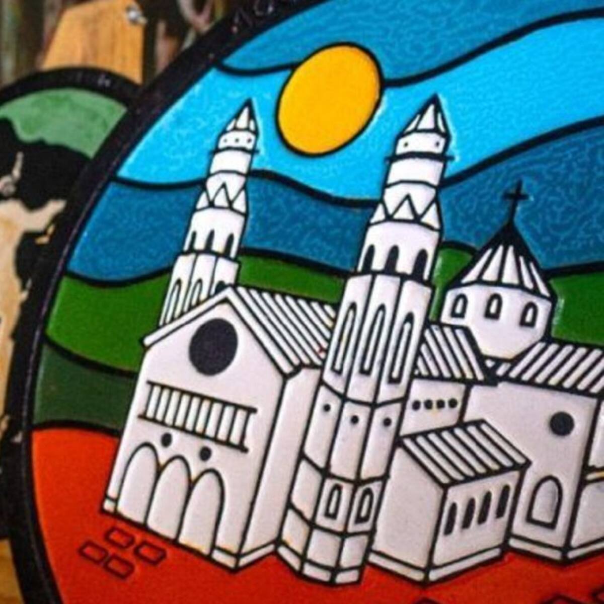 Arte en las tapas de servicios públicos para embellecer a Manizales