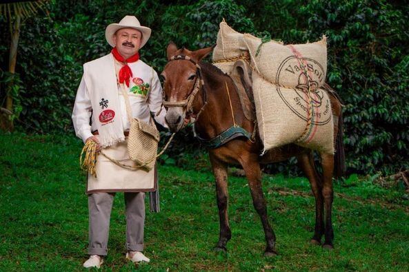 Javier San Juan es productor de café especial, exporta su grano ha logrado vender su café a precios récord en la bolsa de valores.