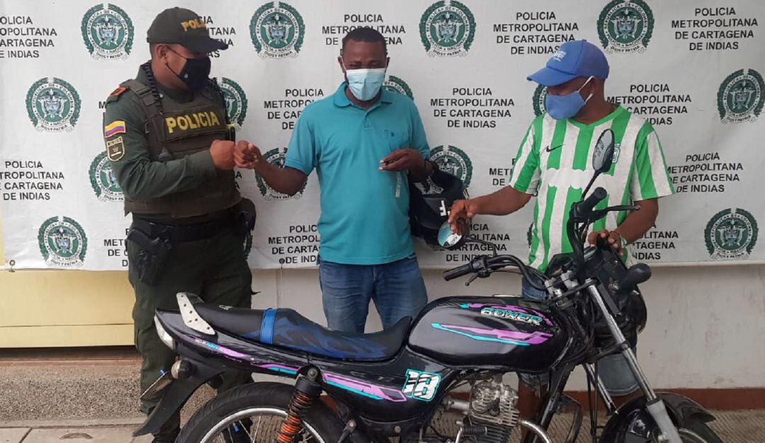 El vehículo fue abandonado por los delincuentes tras notar la presencia policial