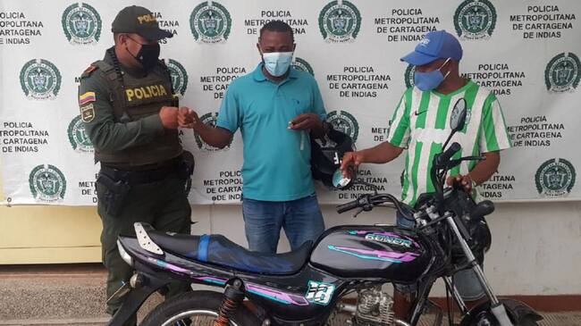 El vehículo fue abandonado por los delincuentes tras notar la presencia policial