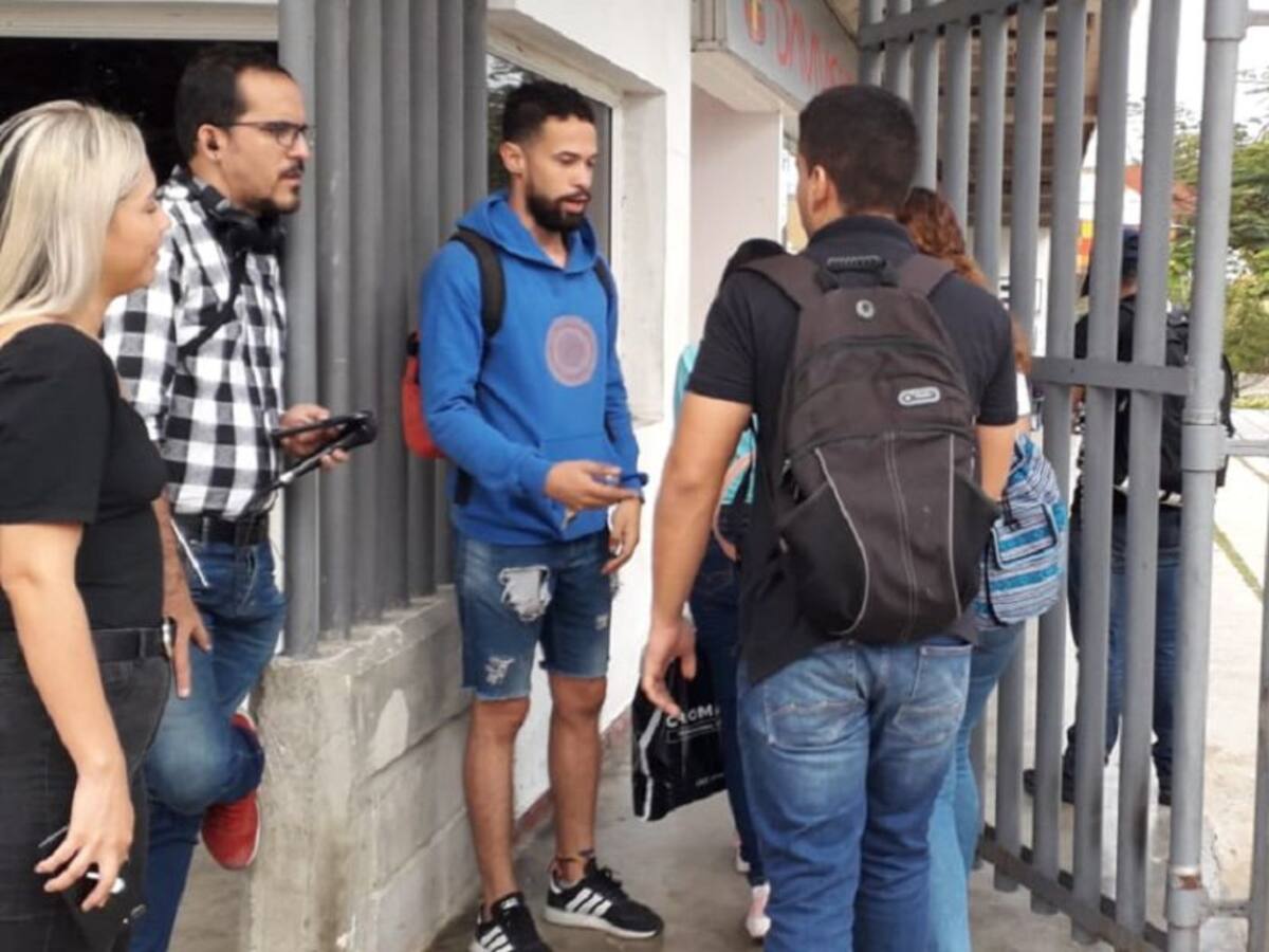 Con tensa calma abren puertas de la Universidad del Atlántico