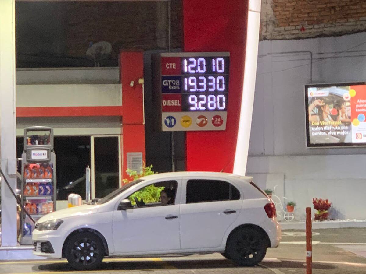¿Qué dijeron conductores, comercio de automóviles y Fenalco sobre aumento de gasolina?