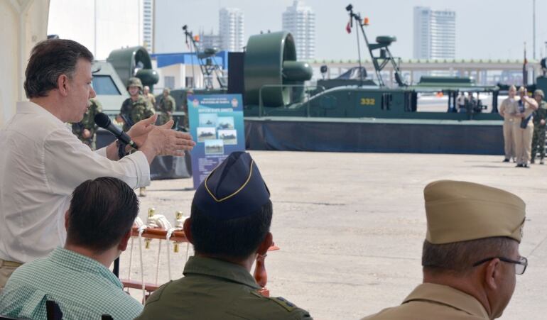 Presidente Juan Manuel Santos y el ex ministro de Defensa Juan Carlos Pinzón en Alianza del Pacífico en el año 2014.
