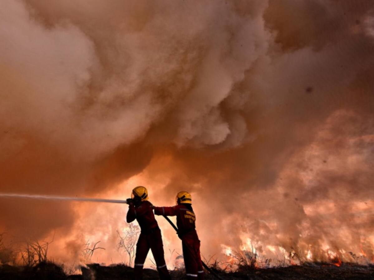 Continúa emergencia por incendios en Huila