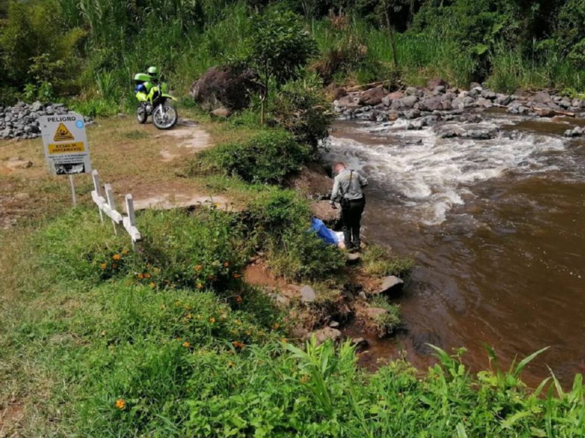Un hombre desconoció la advertencia, se metió a un charco y se ahogó