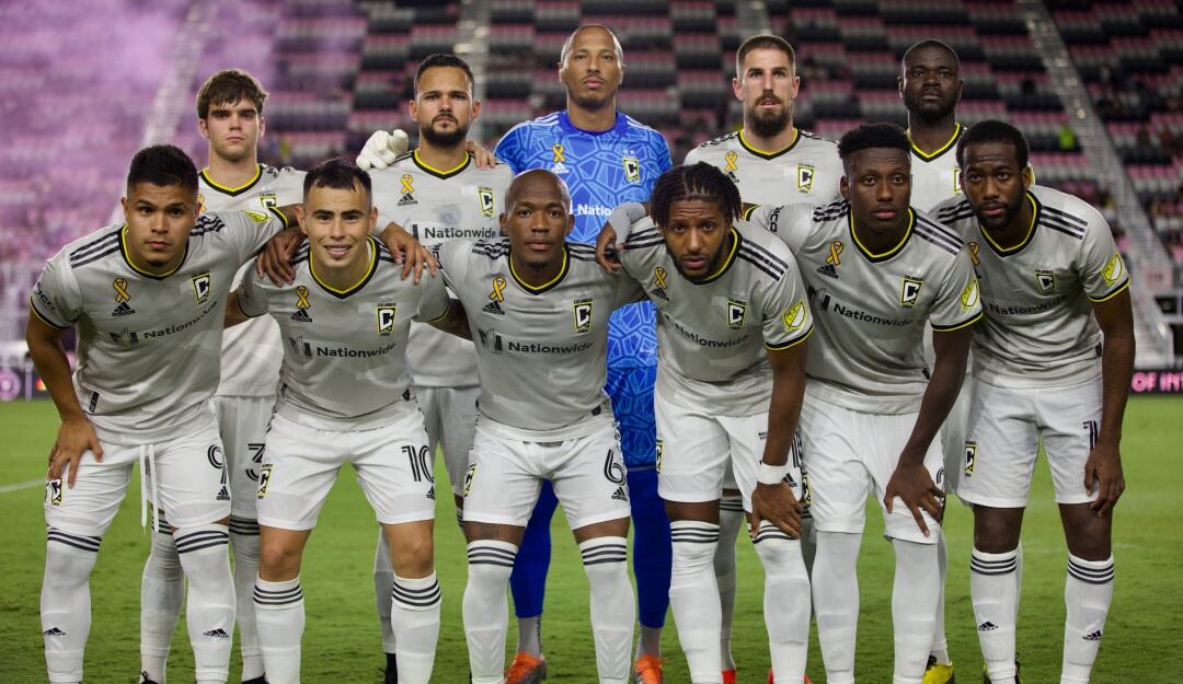 Juan Camilo Hernández en el once inicial del Columbus Crew.
