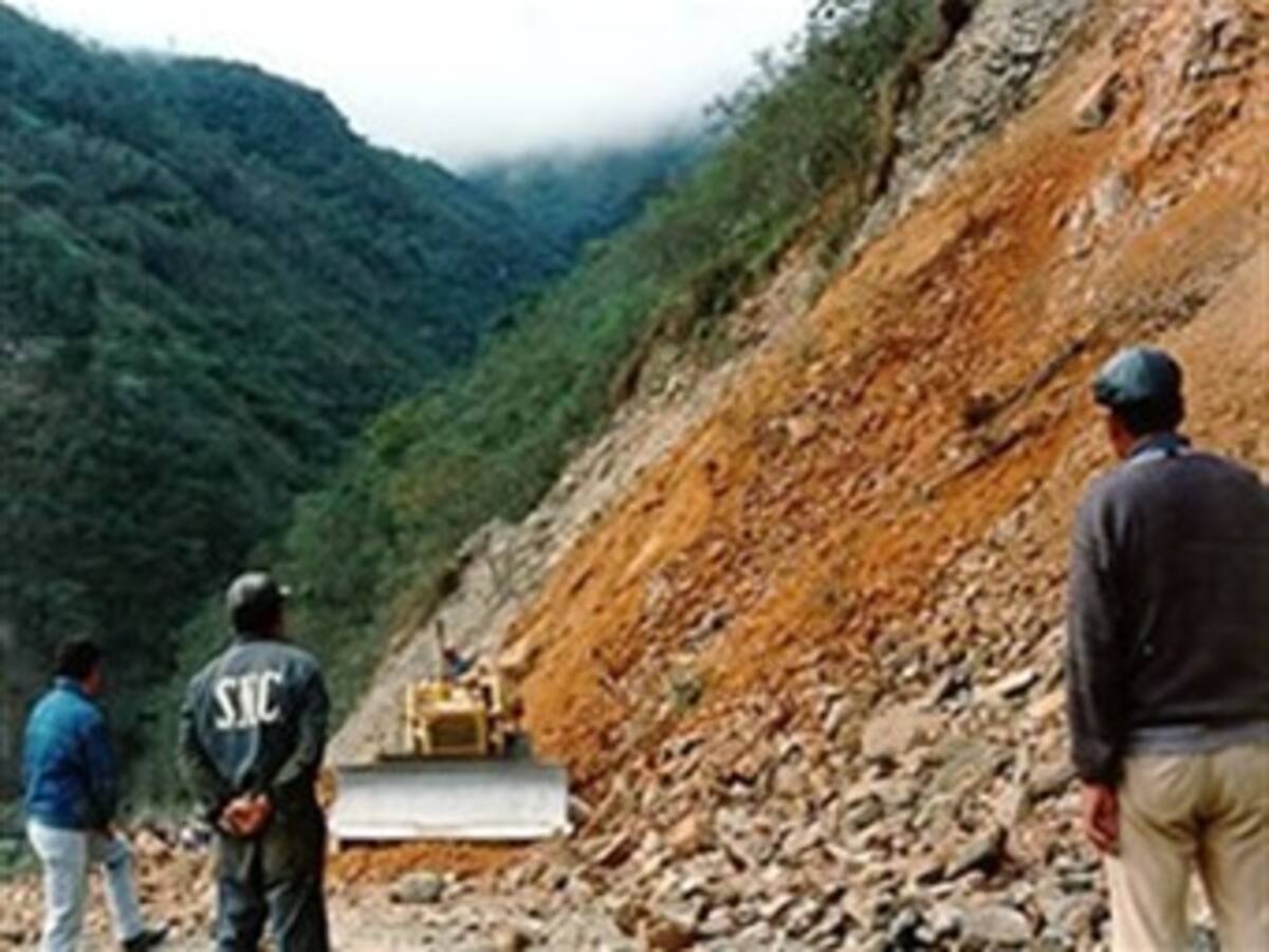 Con cierre total de una vía comienza puente del día de la Raza