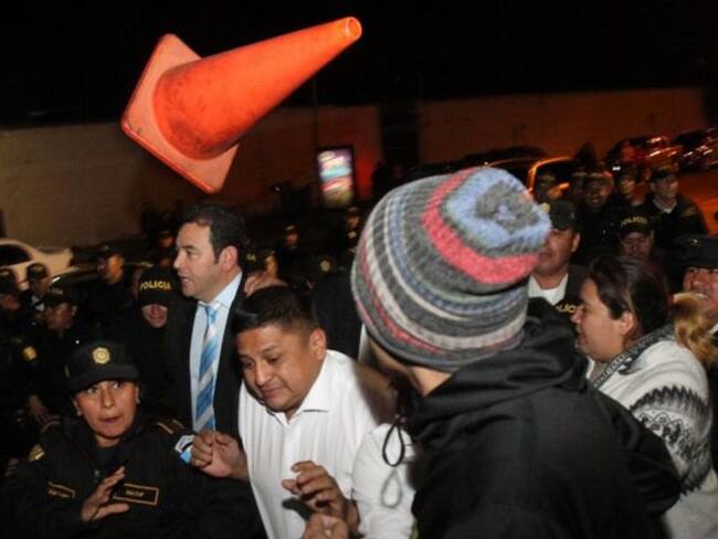 Guatemaltecos protestaron ante investidura parlamentaria del expresidente