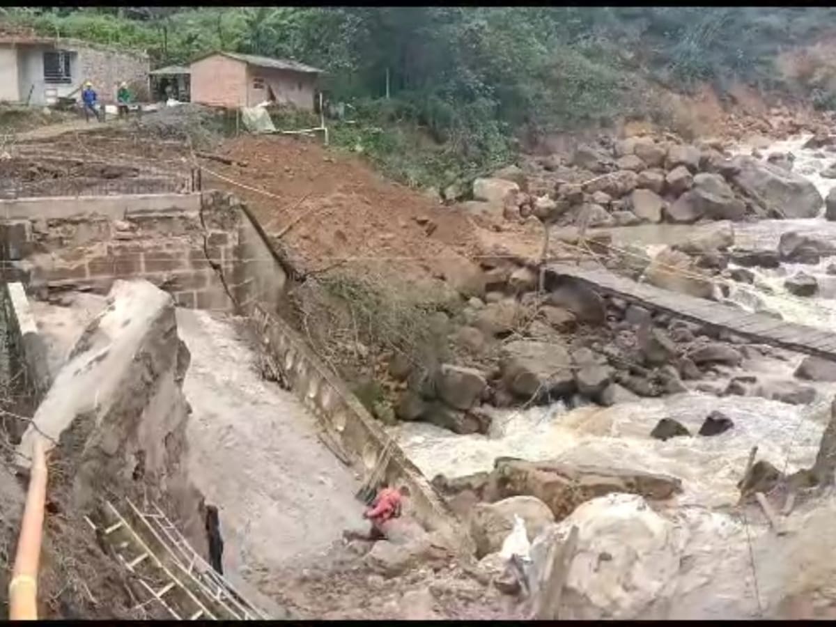 Con acción popular, comunidades piden claridad de obra en Puente Sisa