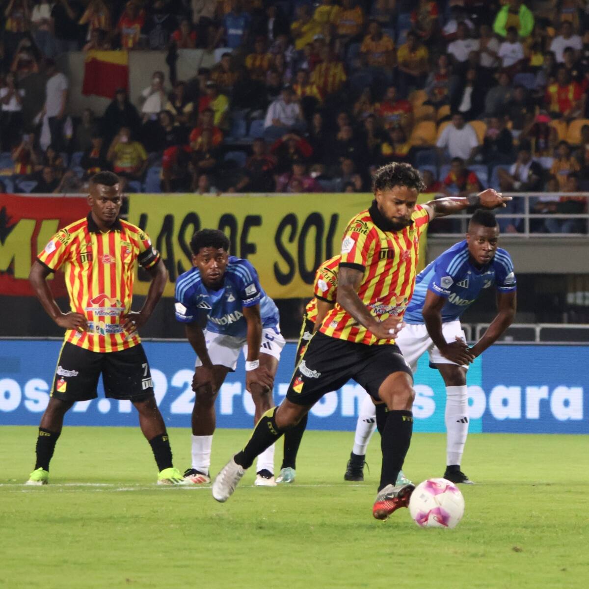 Pereira remonta ante Millonarios y lo deja al borde de la eliminación: Resumen del partido