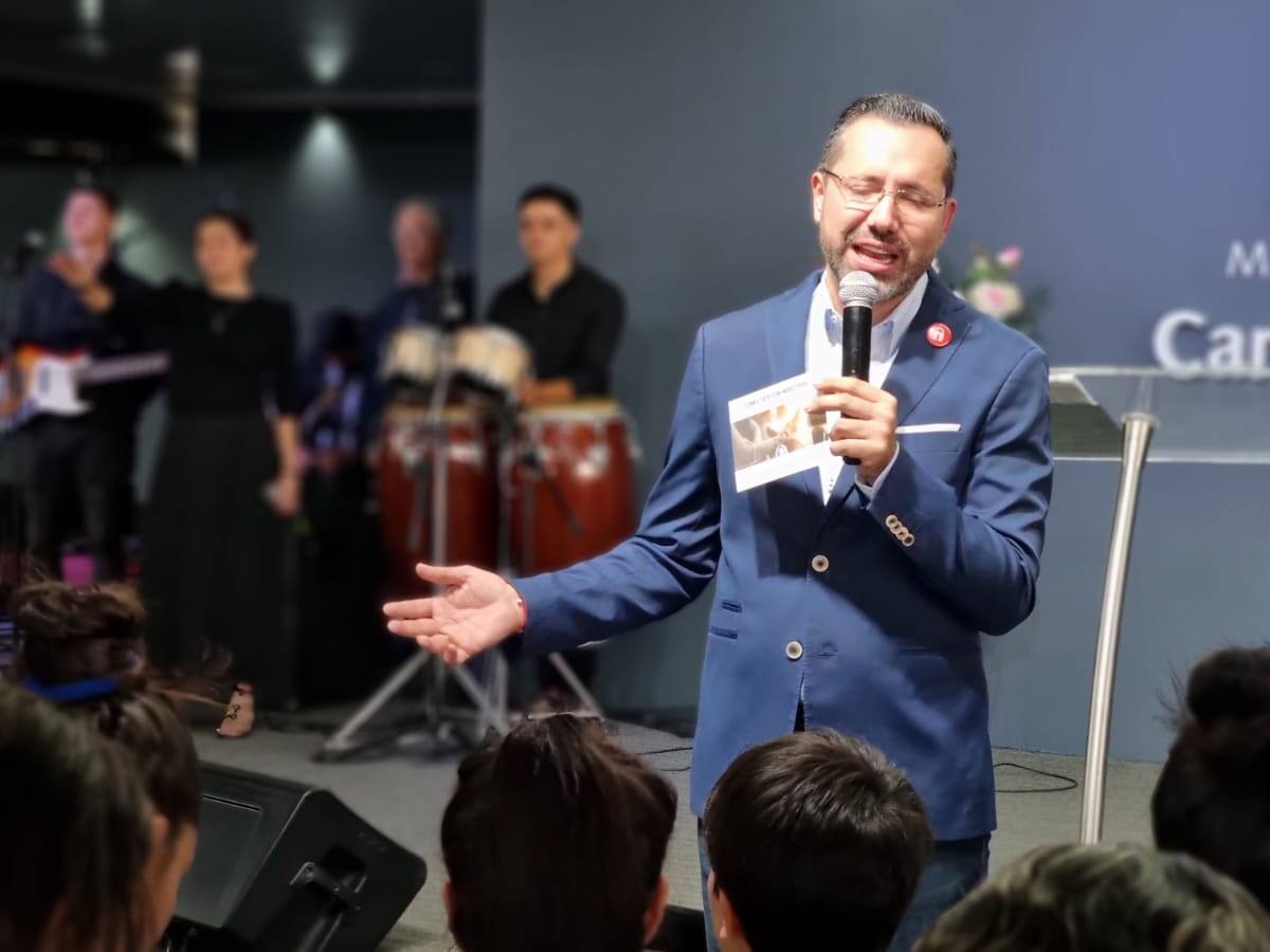 En el culto con Jaime Andrés Beltrán, primero en las encuestas