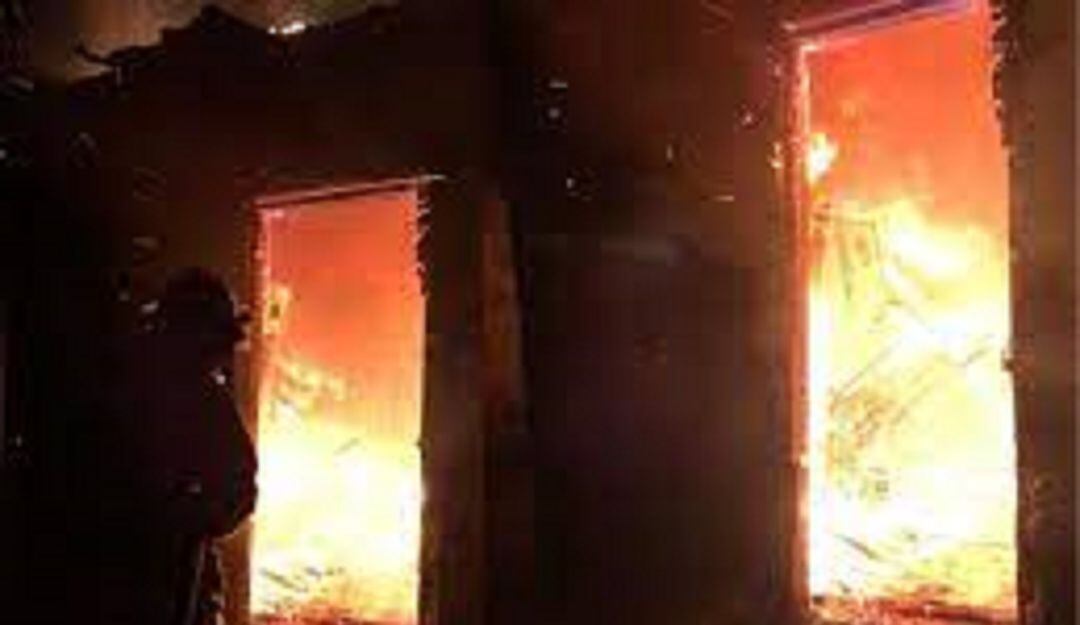 Voraz incendio en una vivienda en la frontera colombo-venezolana