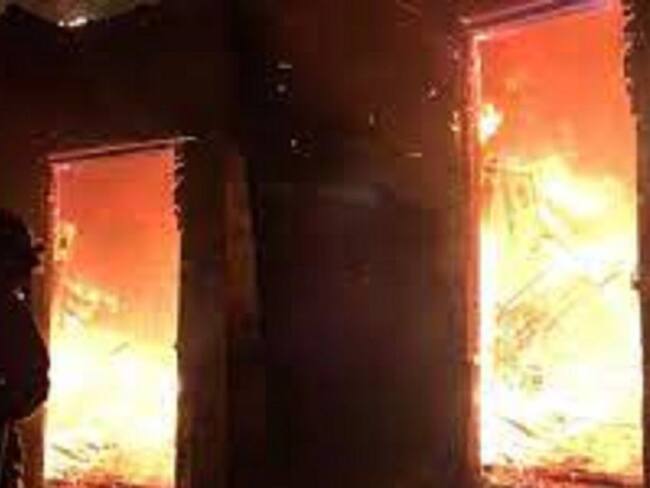 Voraz incendio en una vivienda en la frontera colombo-venezolana
