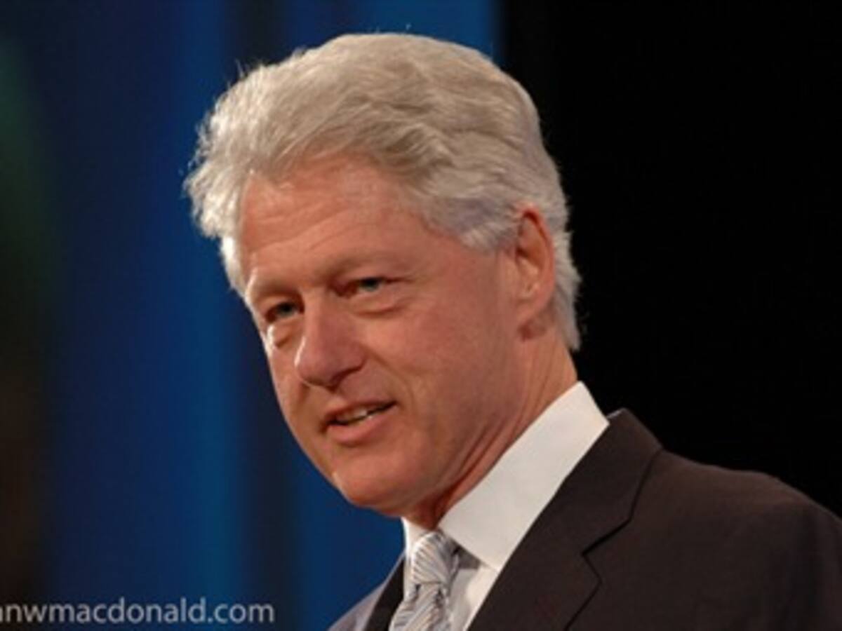 Clinton: Incierto es el futuro de la crisis económica mundial