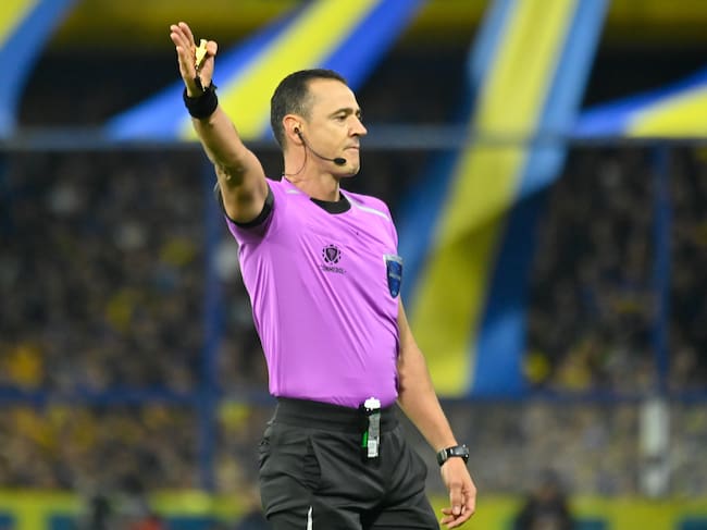 Wilmar Roldán, árbitro central colombiano. (Photo by Juan Manuel Baez/NurPhoto via Getty Images)