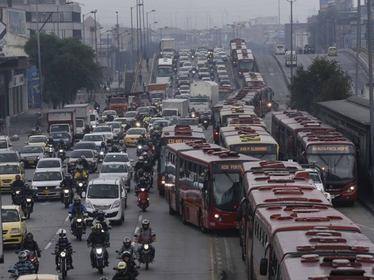 Tras primer día de alza del TM, usuarios se quejan por las demoras