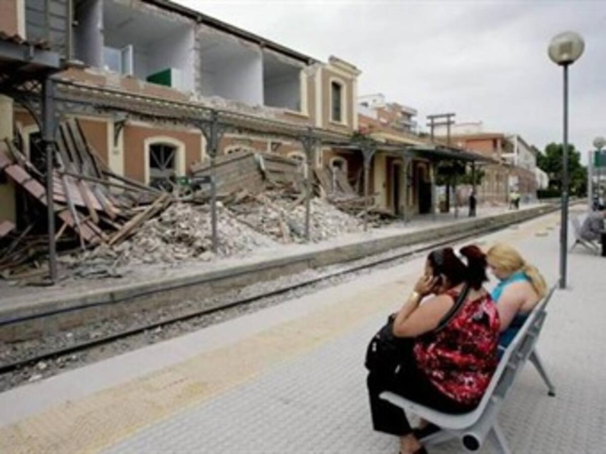Gobierno reconoce que aún hay mucho por hacer en en la ciudad española del terremoto