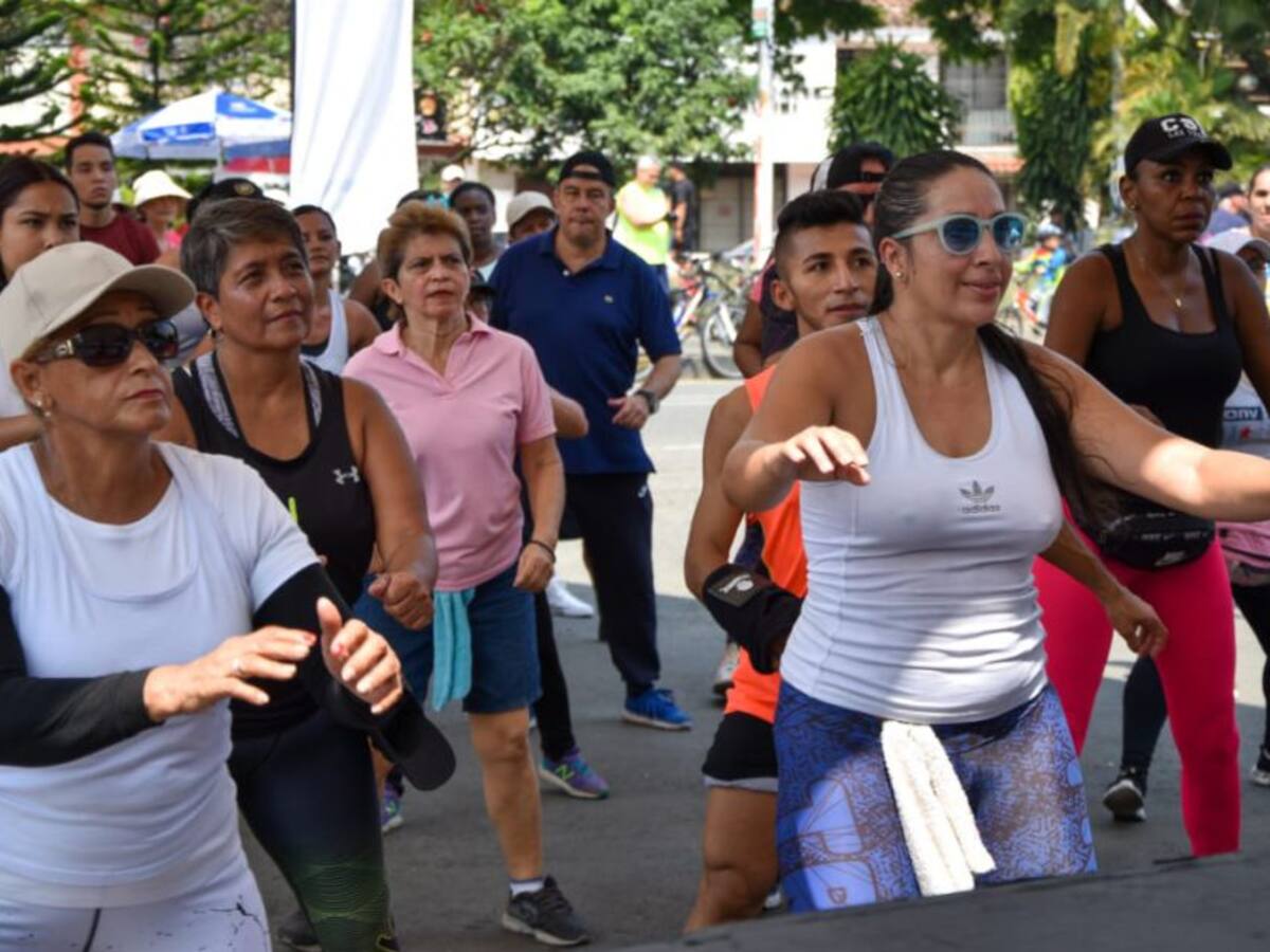 Con maratón de aerorumba, la ciclovida conmemora el día de la mujer