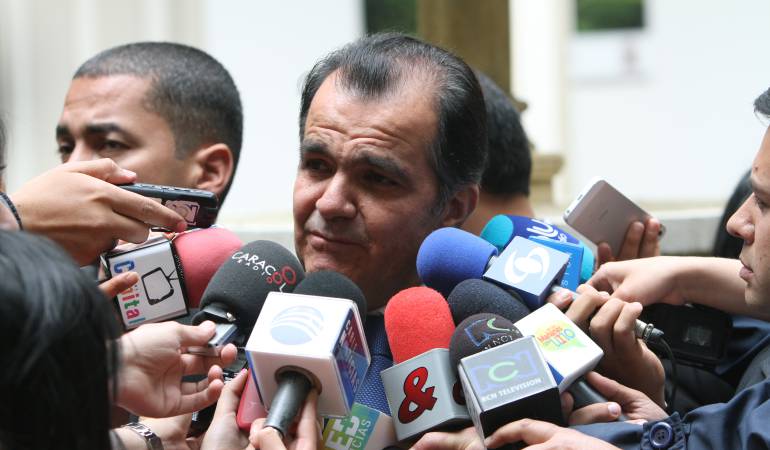 Oscar Iván Zuluaga, vocero del Centro Democrático, le solicitó a la Corte Constitucional realizar audiencia pública sobre el plebiscito.