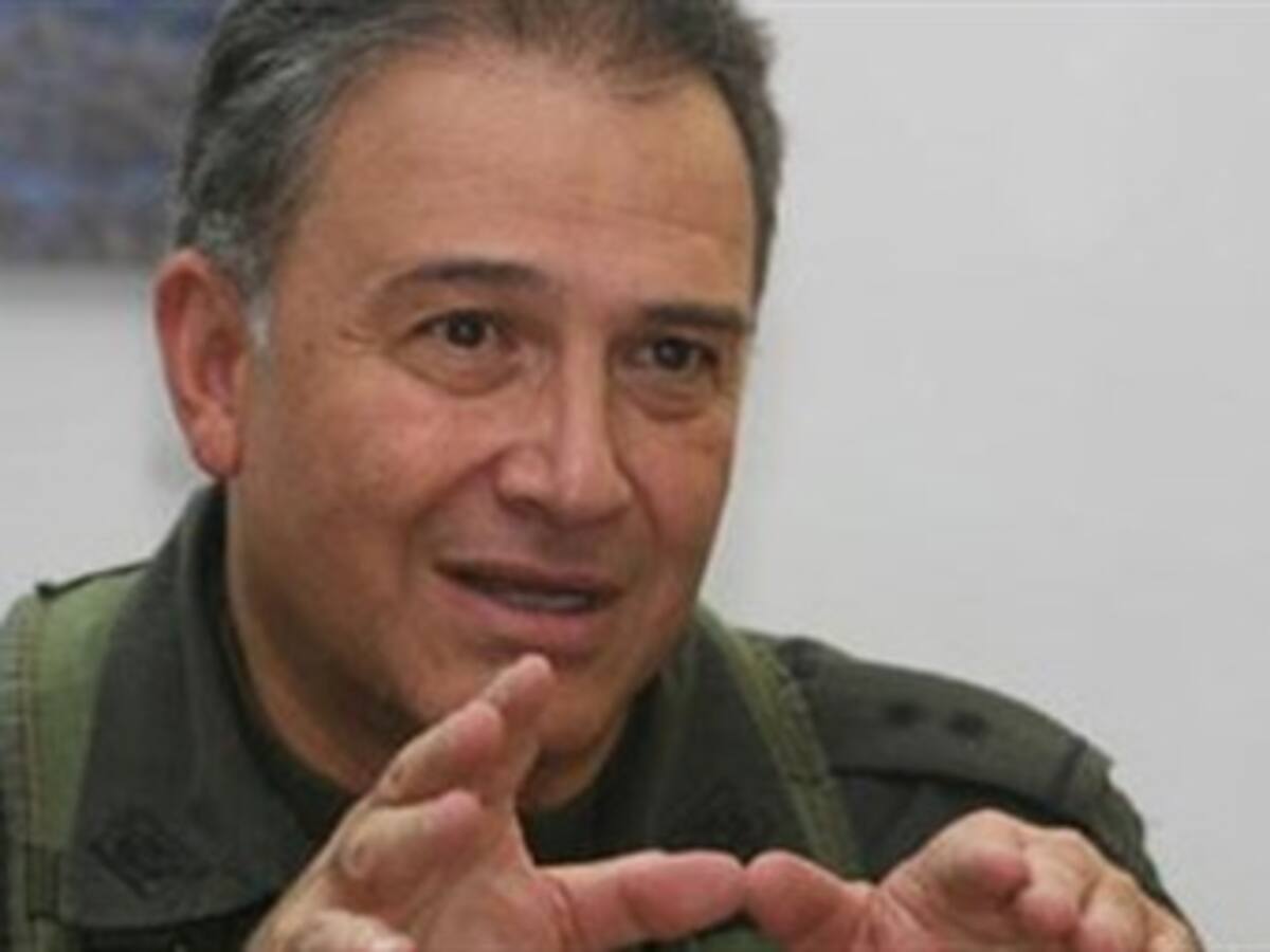 General Naranjo dice que nunca tuvo responsabilidad en seguridad del Palacio de Justicia
