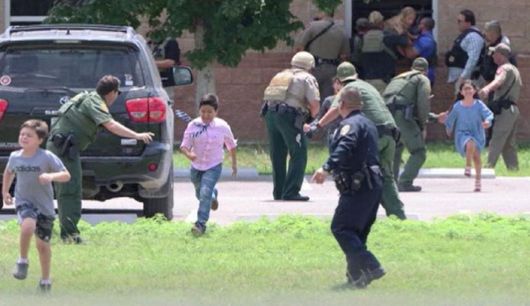 Revelan video que confirma fallas en operativo oficial en masacre de Uvalde