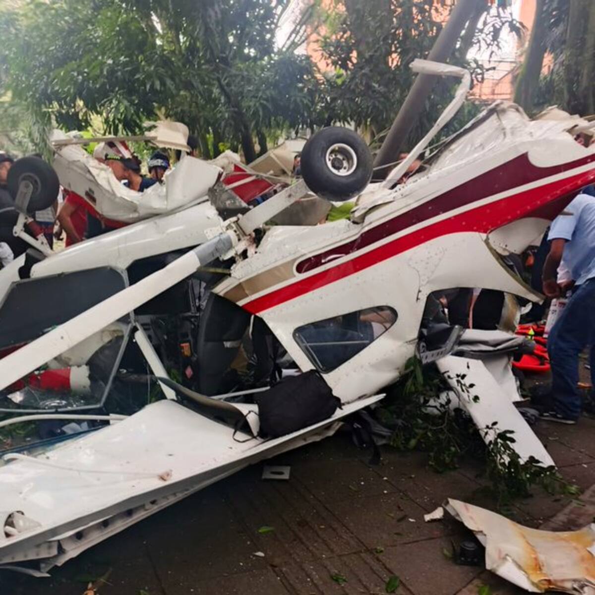 Grave accidente: cae avioneta en Medellín cerca del Estadio del Metro