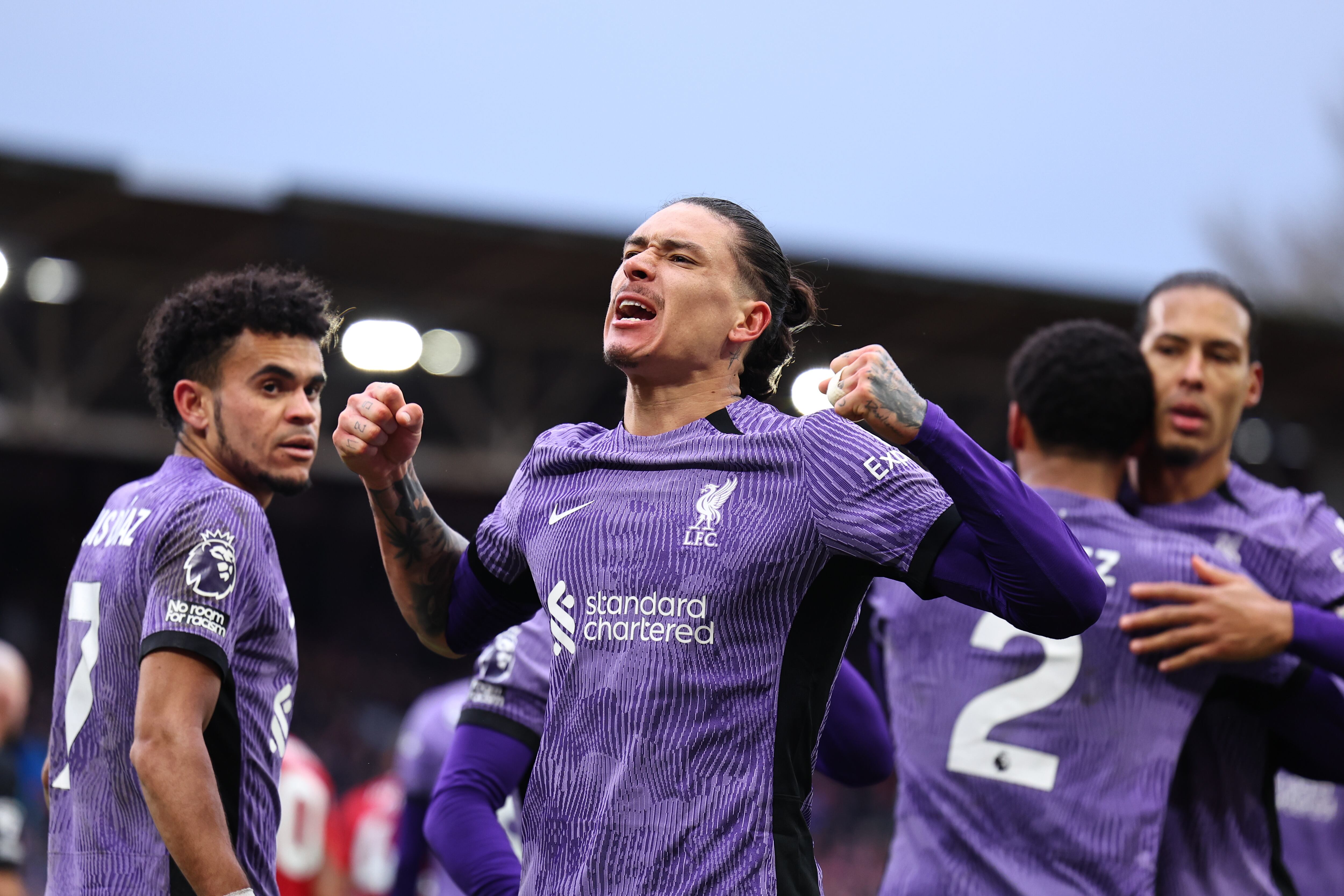 Darwin Núñez festeja el gol del triunfo del Liverpool. (Photo by Robbie Jay Barratt - AMA/Getty Images)