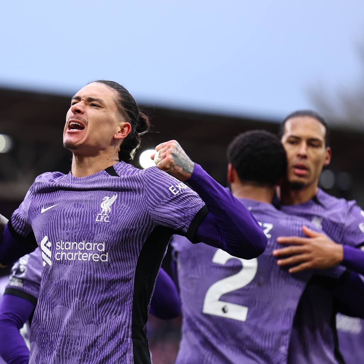 Con Luis Díaz los 90 minutos, Liverpool logra un triunfo agónico en campo del Nottingham