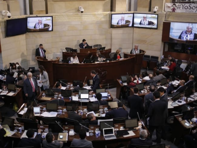 Con mayorías calificadas Congreso aprueba en primer debate proyecto de amnistía