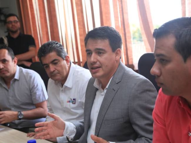 5500 millones de pesos para vías en dos municipios del Quindío anunció ministro de transporte