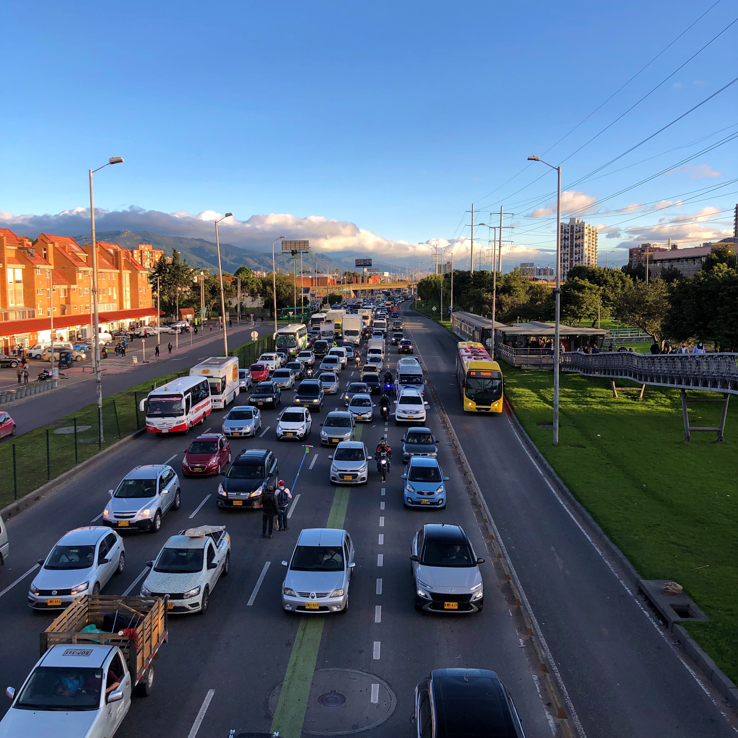 Tráfico en Bogotá. Imagen de referencia vía Getty Images