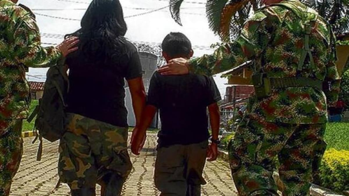 Militares rescatan a menores reclutados por grupos armados en el Huila