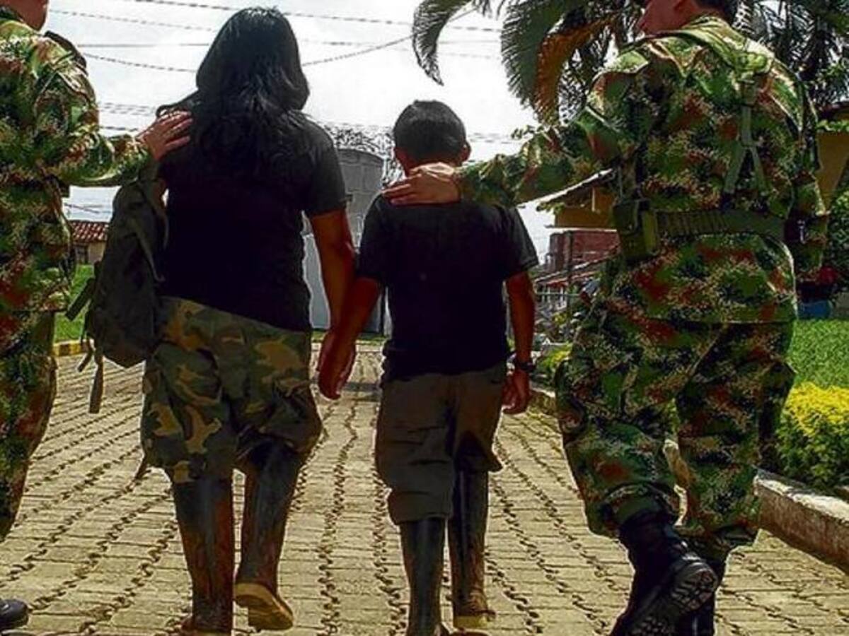 Militares rescatan a menores reclutados por grupos armados en el Huila