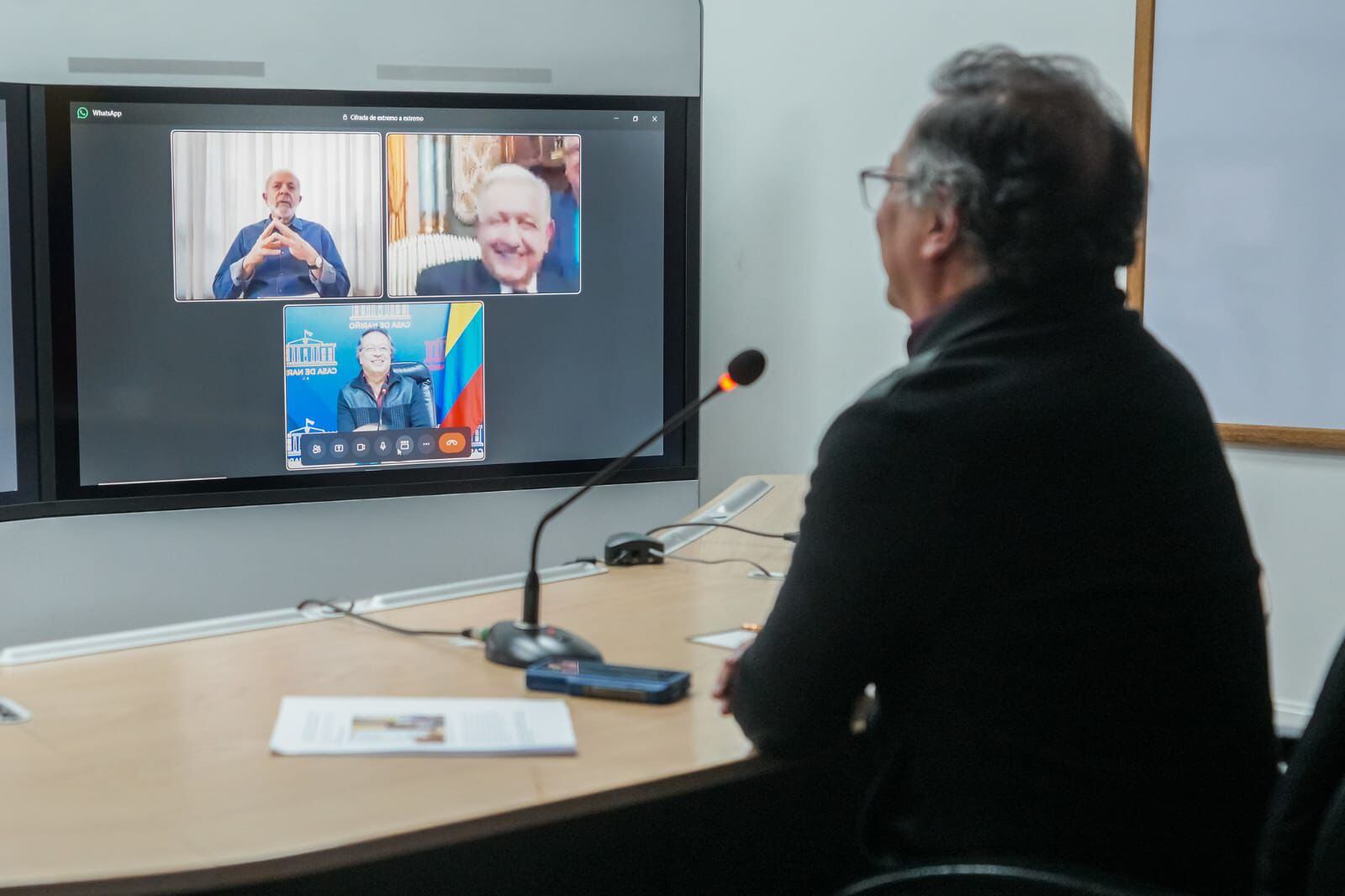 Videoconferencia entre los presidentes de Colombia, Brasil y México para discutir situación política de Venezuela.