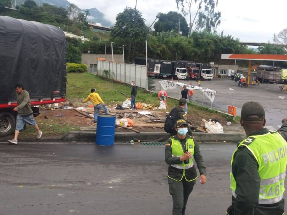 De manera pacífica fue levantado el bloqueo de la vía La Línea