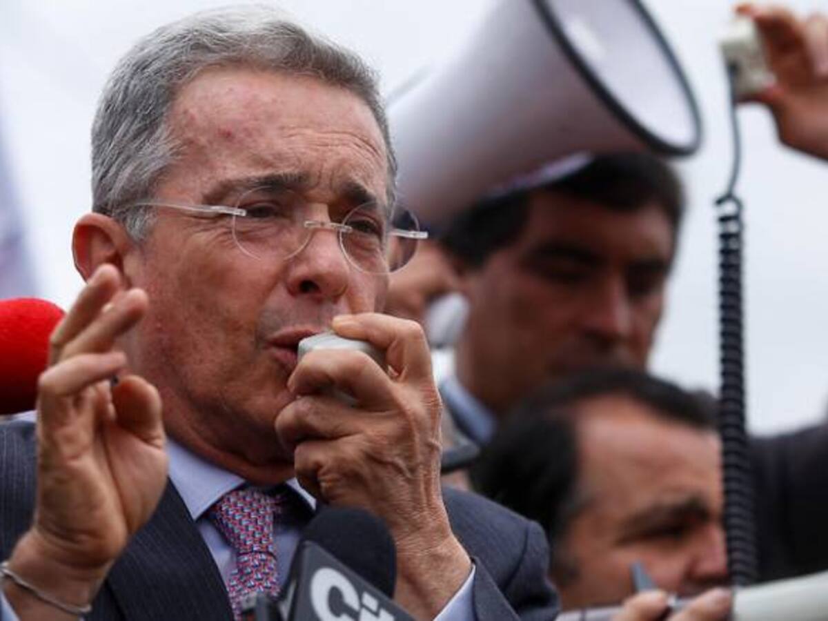 Uribe saca decálogo de críticas al plebiscito por la paz
