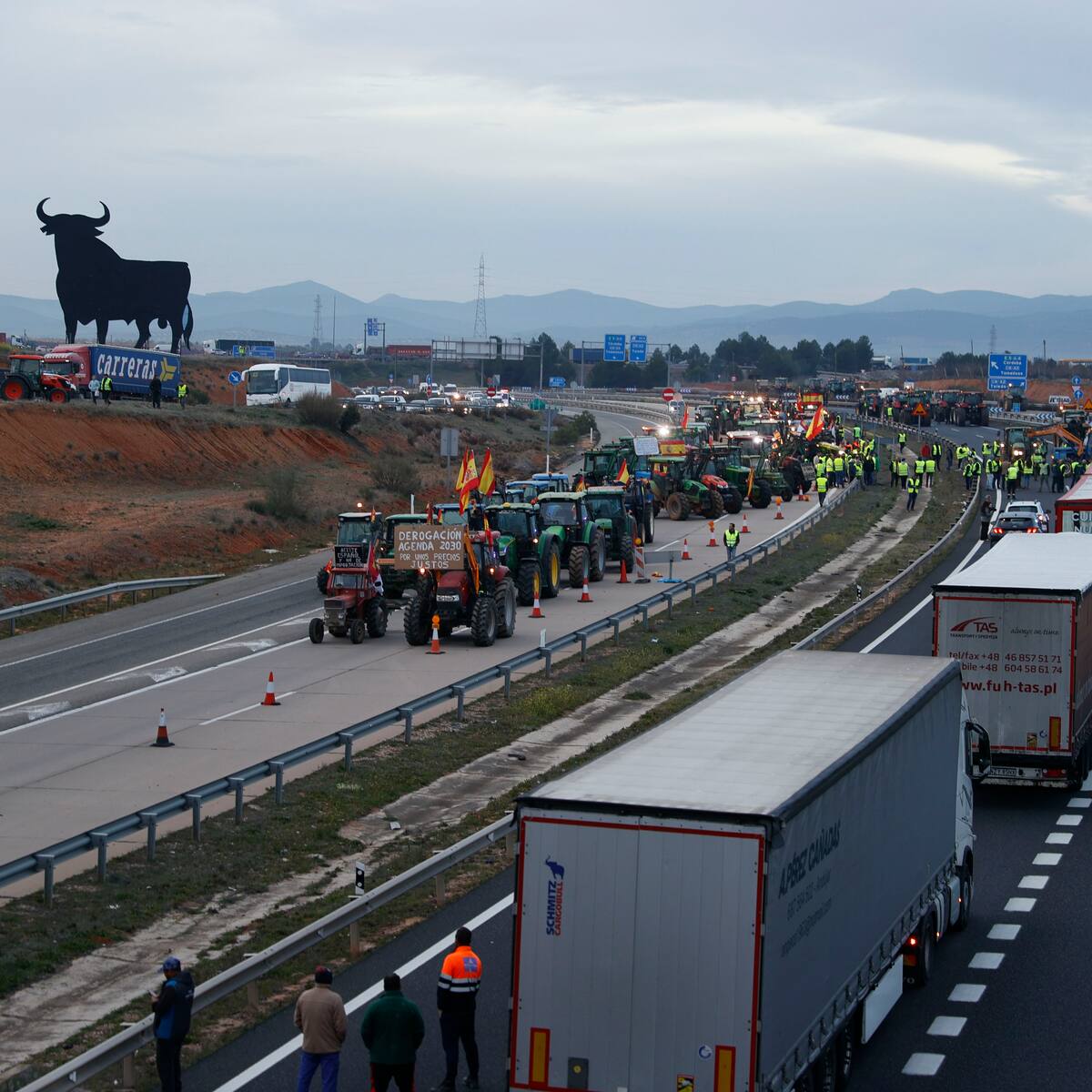 Agricultores europeos bloquean vías rechazando acuerdo con Mercosur