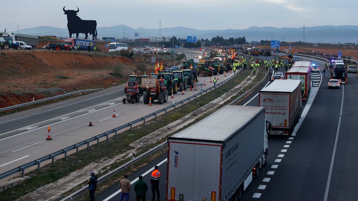 Agricultores europeos bloquean vías rechazando acuerdo con Mercosur