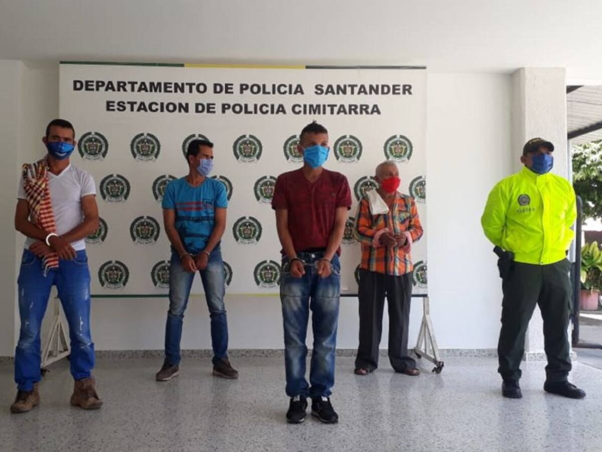 Cárcel para cuatro hombres que abusaron de menor de edad