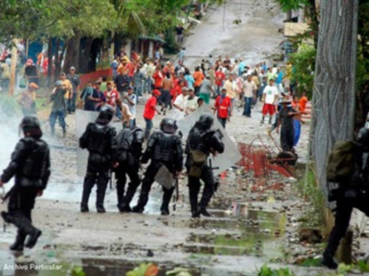 Abren en Medellín, mesa de diálogos para resolver los paros