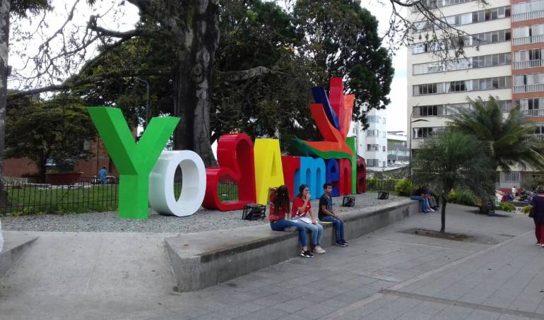 Letrero Yo Amo a Armenia ubicado en el parque Sucre de la capital del Quindío
