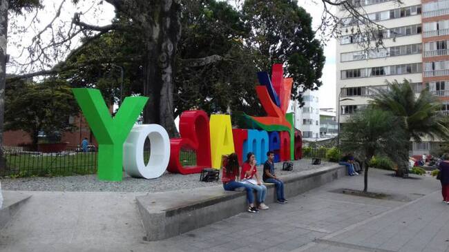 Letrero Yo Amo a Armenia ubicado en el parque Sucre de la capital del Quindío