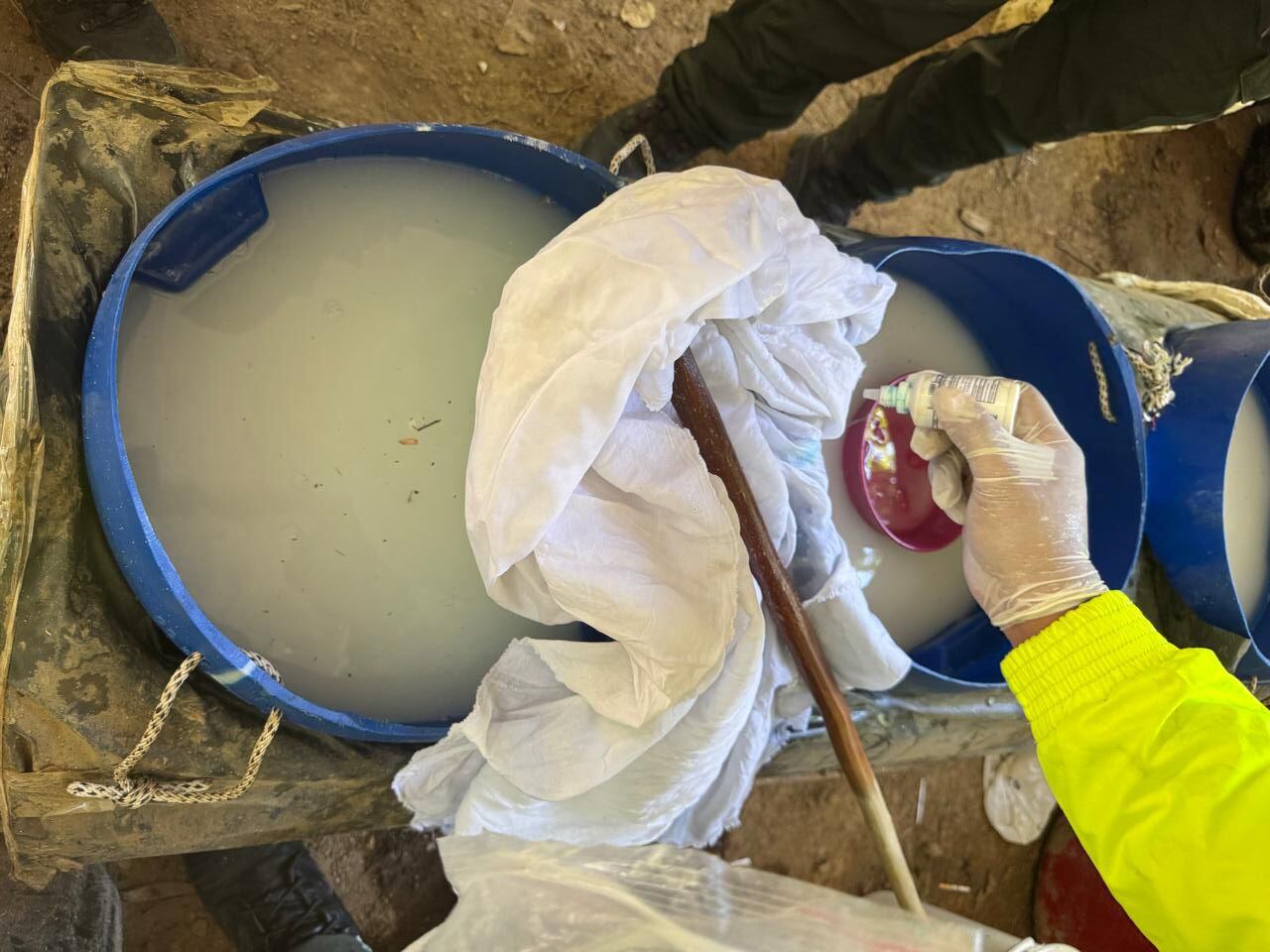 Insumos líquidos en producción de estupefacientes / Foto: Archivo