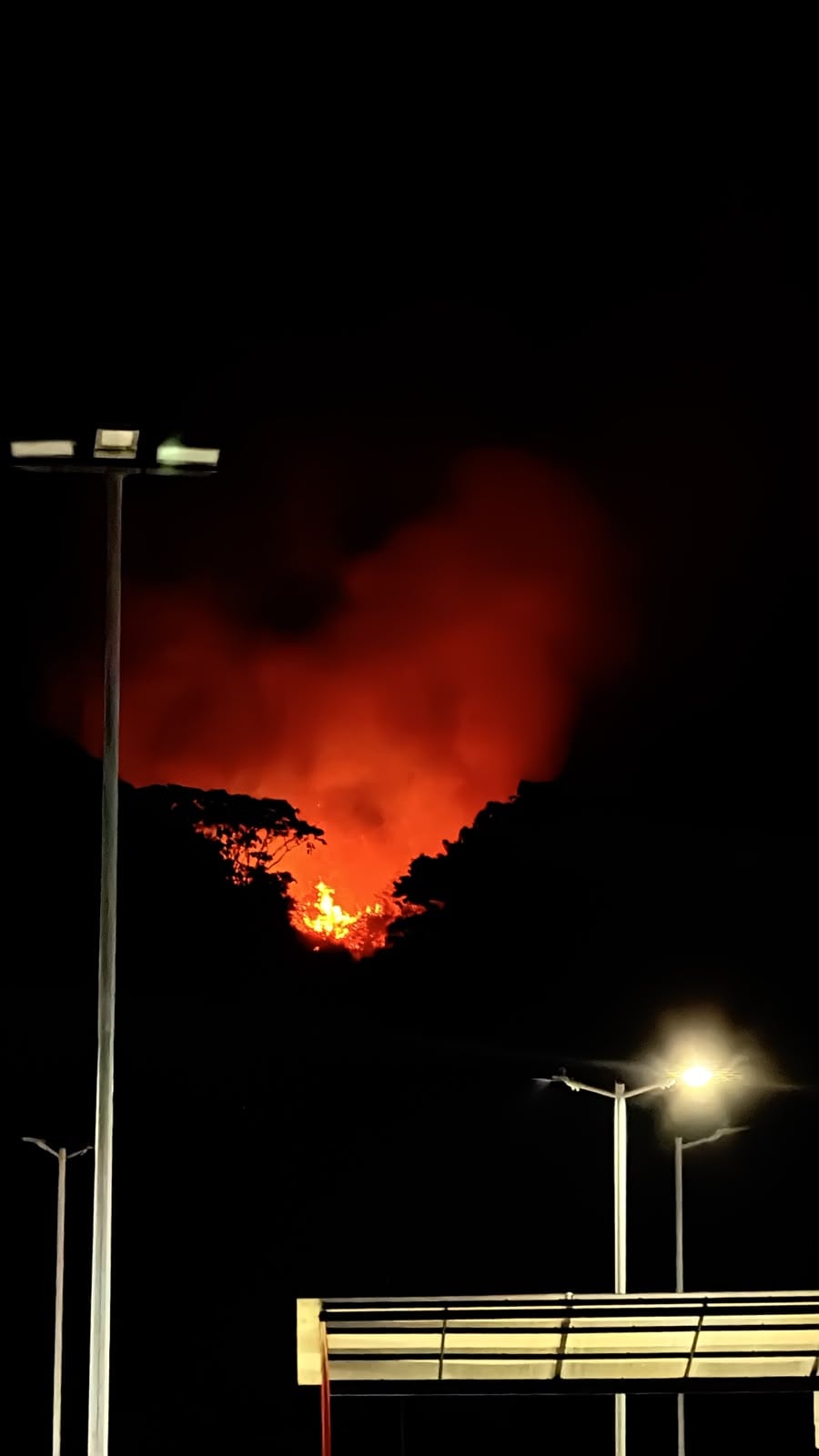 Incendio forestal amenaza fuentes de agua en Salazar, Norte de Santander. / Foto: Cortesía.