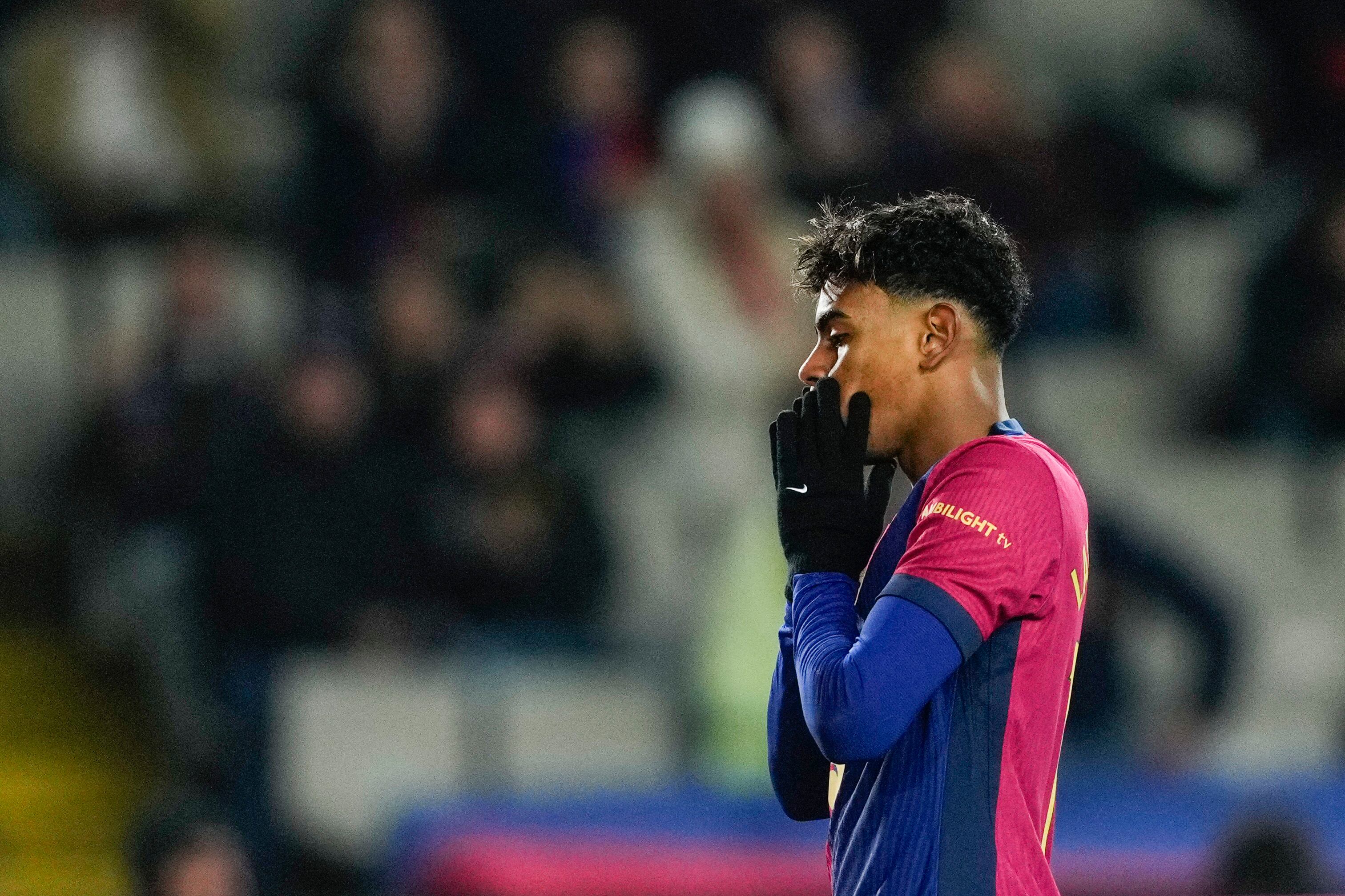 BARCELONA, 15/12/2024.- El delantero del FC Barcelona Lamine Yamal, durante el partido de la jornada 17 de LaLiga que FC Barcelona y CD Leganés disputan este domingo en el estadio Lluís Companys, en Barcelona. EFE/Alejandro García