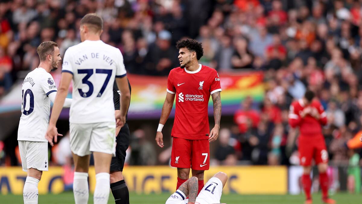 Escándalo en Inglaterra por el gol que le invalidaron a Luis Díaz en Liverpool: así fue