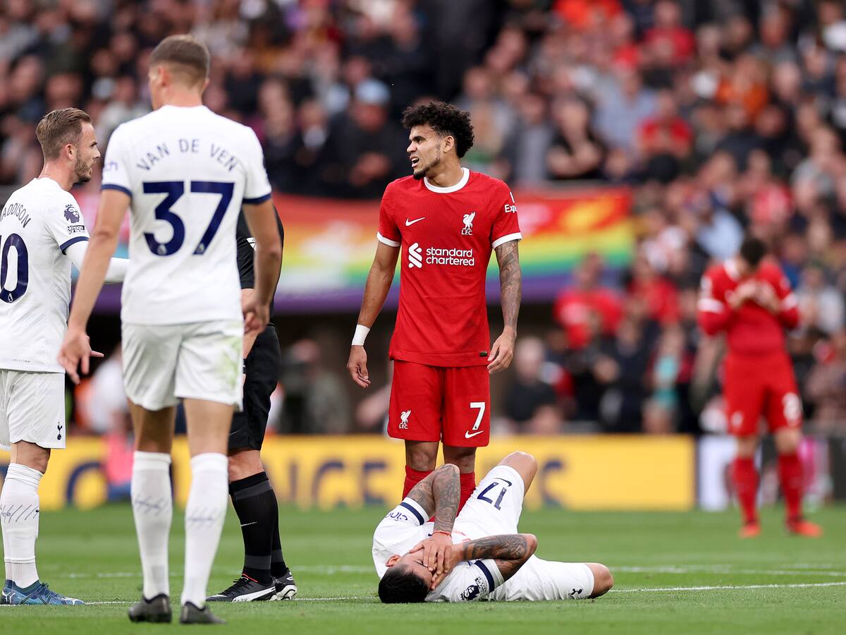 Escándalo en Inglaterra por el gol que le invalidaron a Luis Díaz en Liverpool: así fue